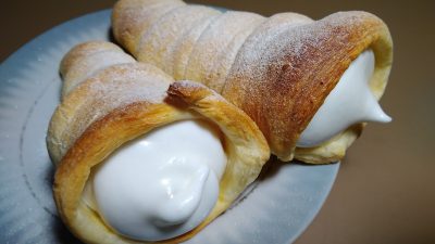 Слоеные трубочки с белковым кремом
