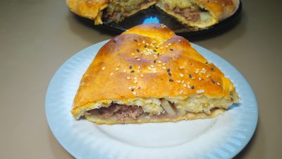 Пирог на кефире с мясом и картошкой