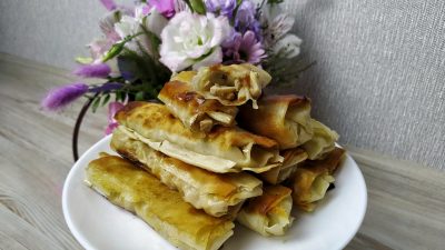 Рулетики из теста фило с курицей и шампиньонами