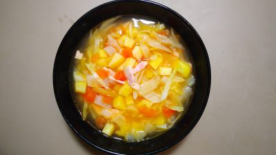 Ирландский суп с капустой и беконом