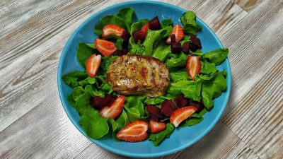 Свиной стейк в соевом маринаде