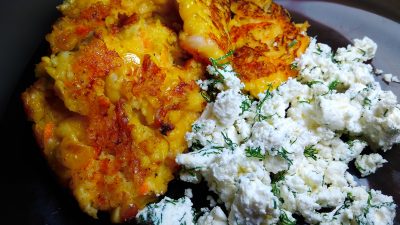 Оладьи с креветками, творогом и кукурузой