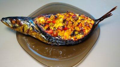 Скумбрия запеченная с овощами в духовке