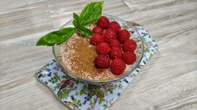 Творожный десерт с малиной и желатином без выпечки