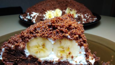 Шоколадный торт «Норка крота» с бананом и творогом