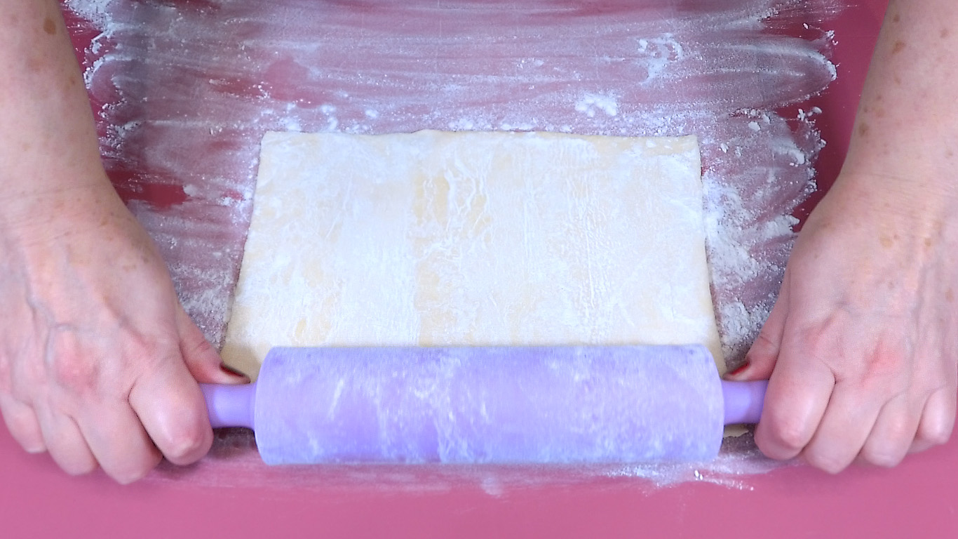 Слоеное тесто разморозить. Как быстро разморозить слоеное тесто.