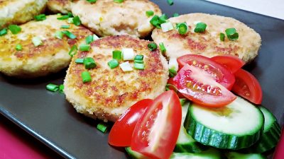 Котлеты из курицы с квашеной капустой на манке