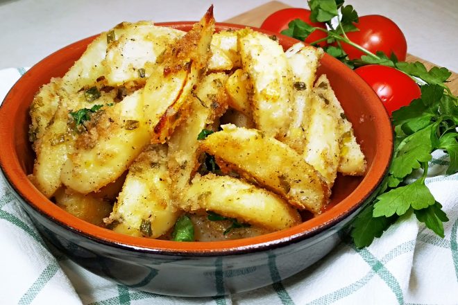 Запеченная картошка по селянски в духовке дольками с чесночным соусом в домашних условиях рецепт