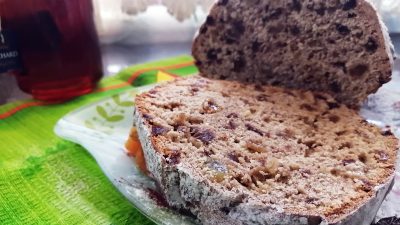 Кекс с финиками и изюмом на чае с бергамотом