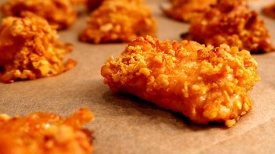 Куриные наггетсы в духовке без масла, яиц и сухарей