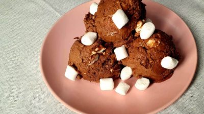 Шоколадное мороженое из сливок со сгущенкой и маршмеллоу