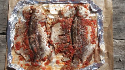 Караси в аджике на углях