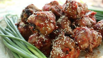 Шашлык из куриных ножек в луковом маринаде на углях