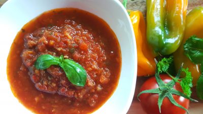 Аджика пикантная с яблоками на зиму