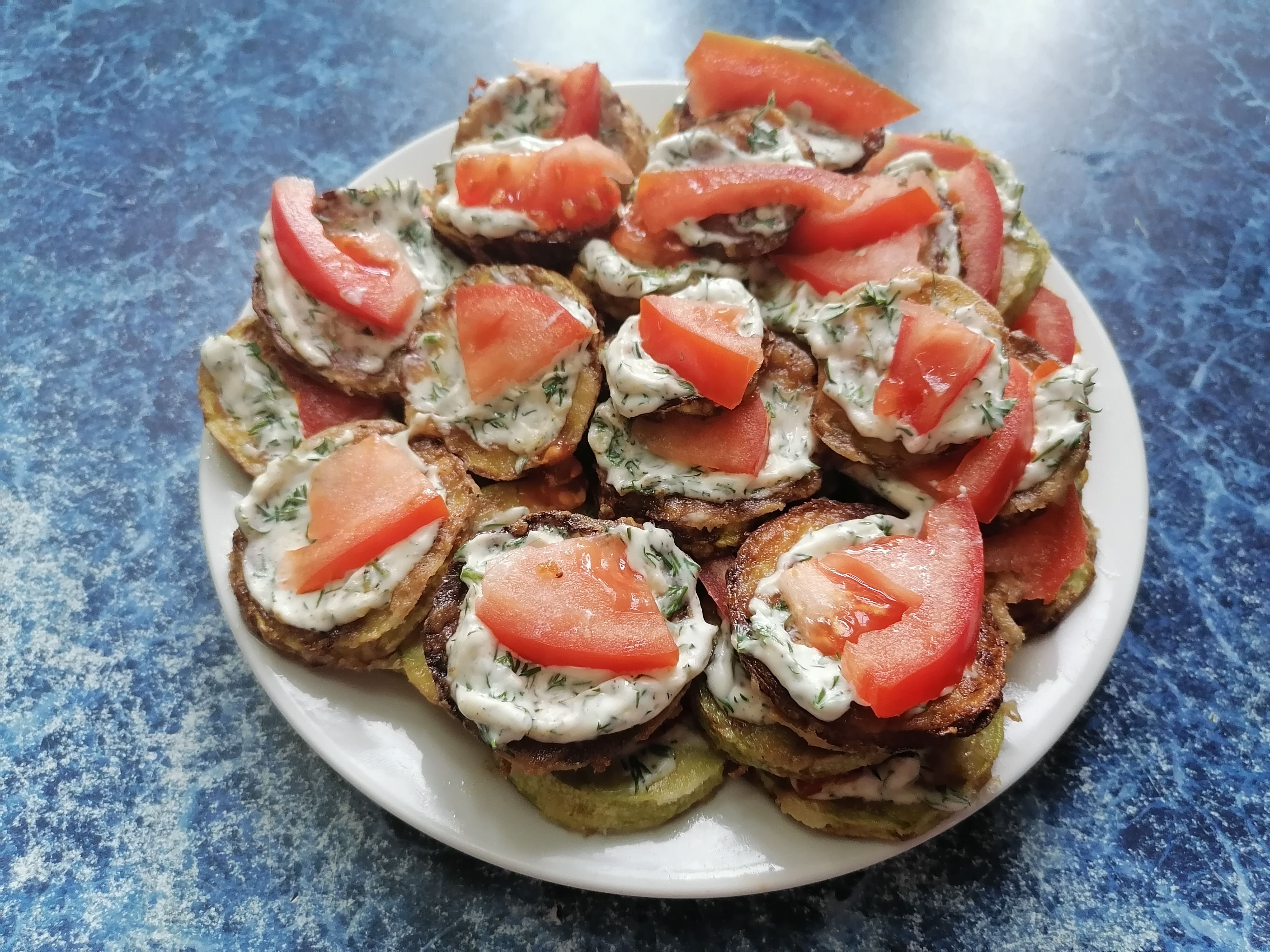 Жареные кабачки с помидорами - рецепт с фото на luchistii-sudak.ru