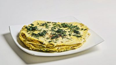 Лаваш с творогом, яйцом и сыром