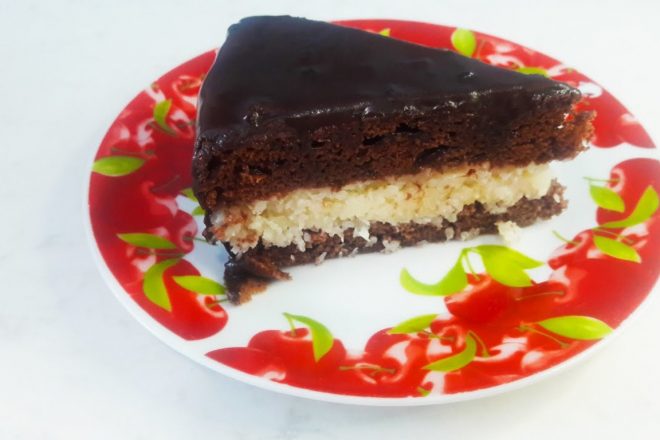 Шоколадный бисквитный торт Баунти с кокосовой начинкой