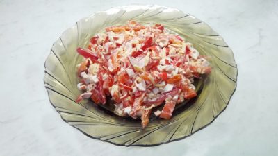 Салат Красное море с крабовыми палочками и сладким перцем