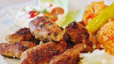 Чевапчичи с копченой паприкой и чесноком