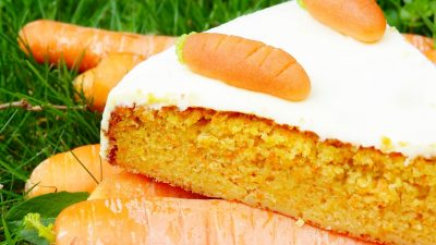 Морковно-банановый пирог с творожным кремом и корицей