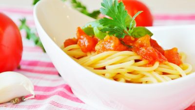 Спагетти с томатным соусом по-итальянски