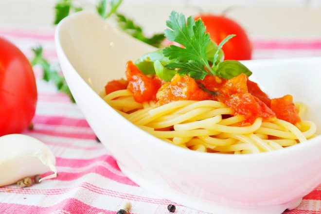 Спагетти с томатным соусом по-итальянски