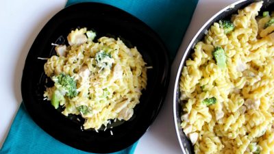 Паста с курицей, сыром и брокколи