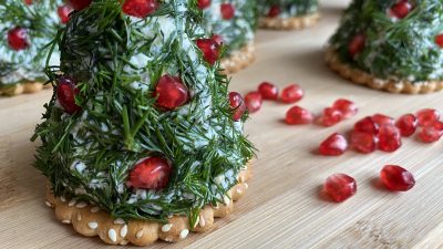 Творожные ёлочки с сыром и орехами на новогодний стол