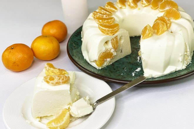 Творожно-сметанный торт с мандаринами без выпечки