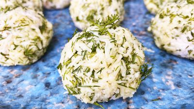 Куриные шарики Рафаэлло с сыром и финиками без майонеза