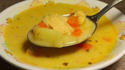 Сливочный суп с курицей и лапшой