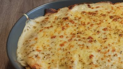 Блинная лазанья с фаршем и соусом бешамель