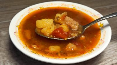 Суп из пангасиуса с помидорами и картофелем
