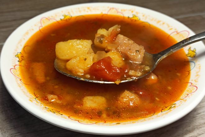 Суп из пангасиуса с помидорами и картофелем
