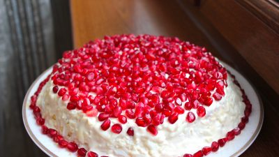 Салат Красная шапочка с гранатом и грецким орехом