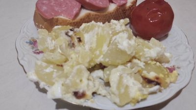 Картошка запеченная в сметане в духовке