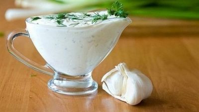 Универсальный огуречный соус с чесноком