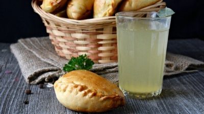 Уха из судака в пирожке