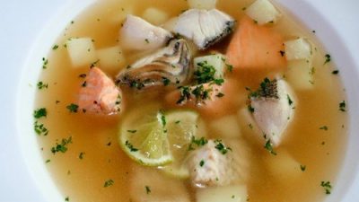 Уха с судаком и курицей