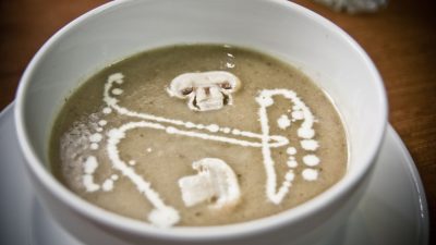 Вегетарианский крем-суп из грибов на сливках