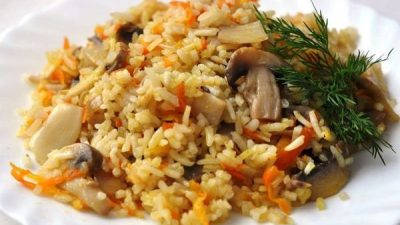 Вегетарианский плов с шампиньонами