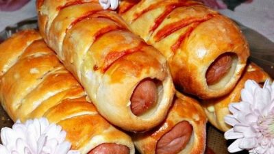 Венские сосиски в дрожжевом тесте