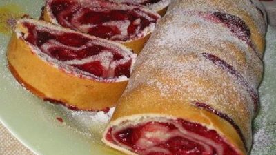 Вишневый штрудель с ликером