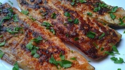 Вкуснейшая запеченная скумбрия с чесноком