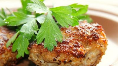 Вкусные куриные котлетки с овсяными хлопьями