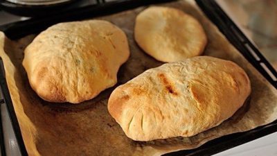 Воздушные сырные лепешки на кефире