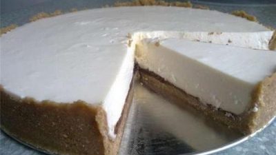 Воздушный творожный торт с шоколадной основой