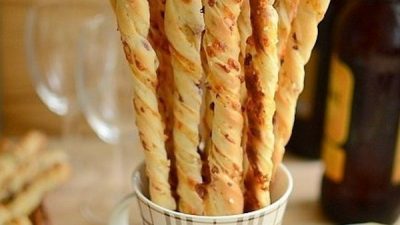 Хлебные палочки с грудинкой к пиву