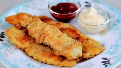 Хрустящие куриные палочки в панировочных сухарях