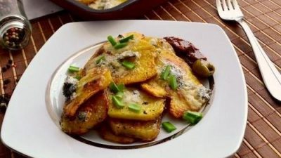 Хрустящий картофель с сыром горгонзола